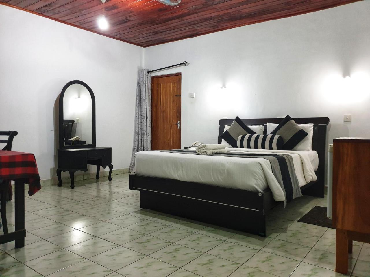 Saji-Sami Hotel Anuradhapura Exterior foto